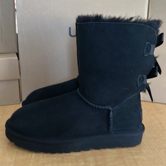 Ugg Women’s Classic Bailey Bow Short Boot - Picture 2 of 8